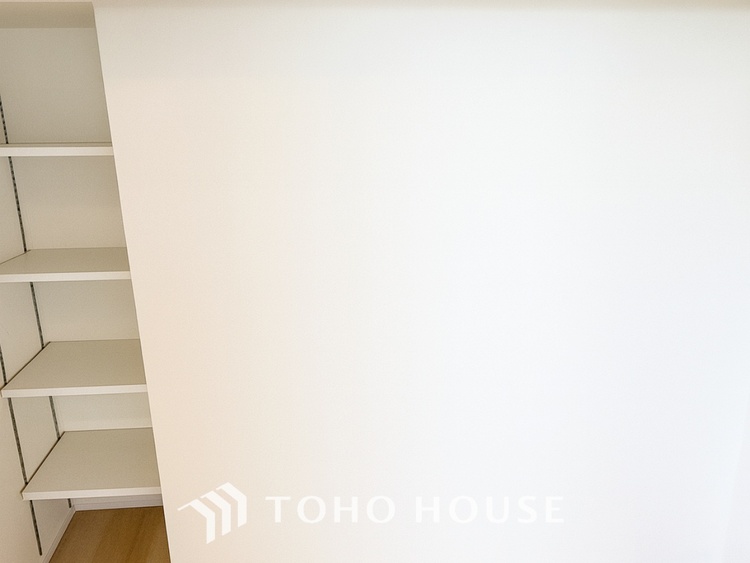 その他 【House of the Sun】太陽の温かな光がお家全体を照らす。そこには目を輝かせ笑顔で見つめてくれる君がいて、「ただいま」の言葉がこだまする。そんな君の瞳に恋している。