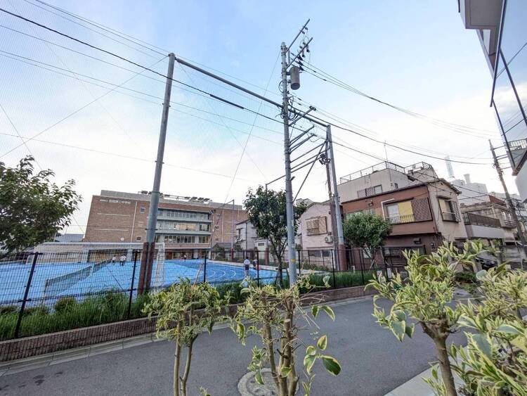 バルコニー 陽当たり・通風・開放感に恵まれた環境です。