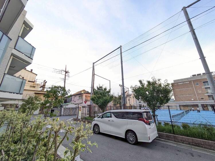 バルコニー 眺望や窓からの景色が良いと、家で過ごす時間も快適です。