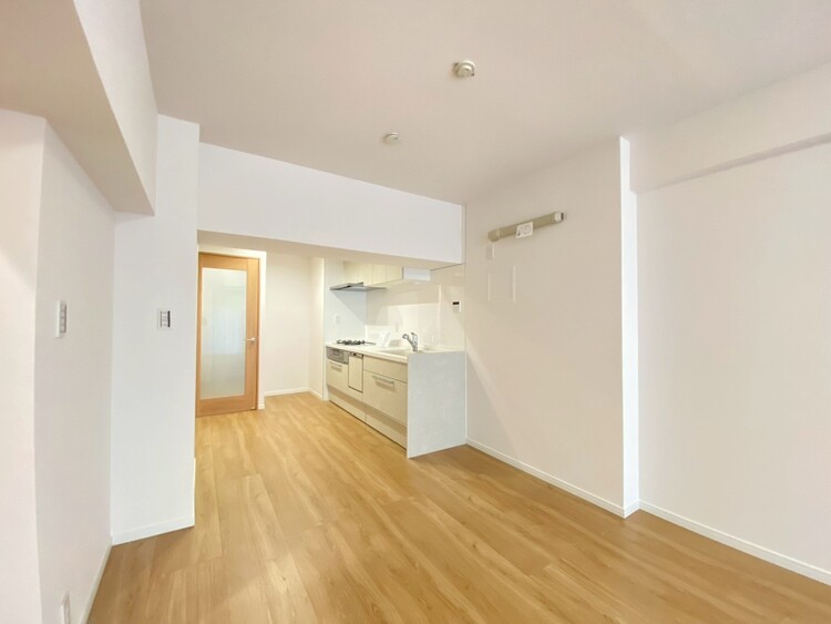 居間 落ち着いた雰囲気に包まれて、伸びやかな空間。