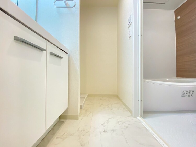 その他 十分な広さの脱衣所。