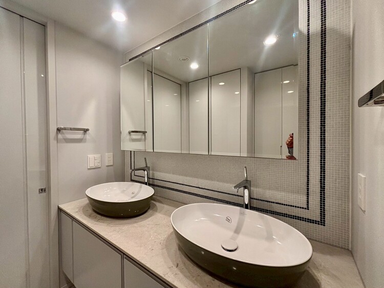 その他 清潔感を感じられる洗面化粧台。