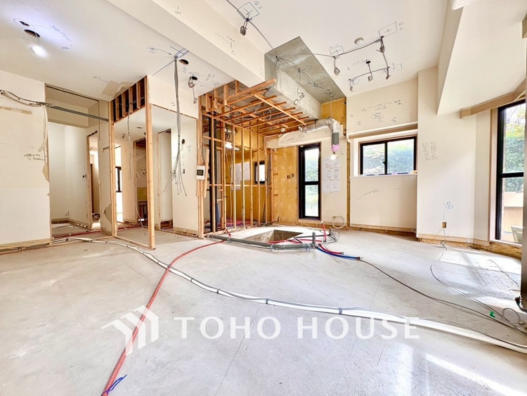 内装 現在改装中◆Sunshine◆光が燦々と入り、いるだけで気持ちいい。「開放的でゆとりあるお部屋です。」