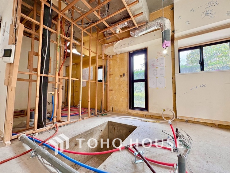 キッチン 現在改装中◆ワクワク◆開放的で機能性も高いシステムキッチン。お子様は毎日のご飯にワクワク！