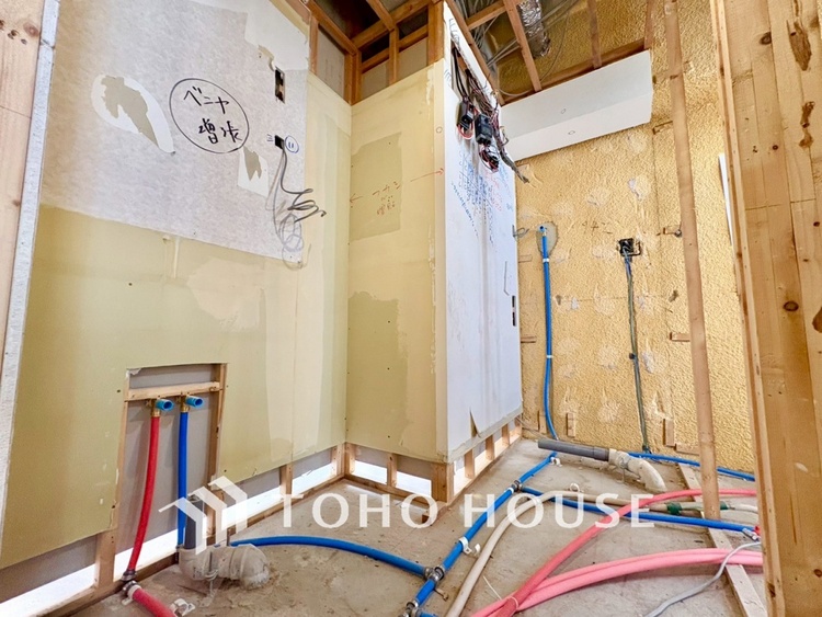 洗面 現在改装中◆快適◆煌びやかな暮らしの中にも忘れたくない快適さ。大きな収納が助けてくれます。