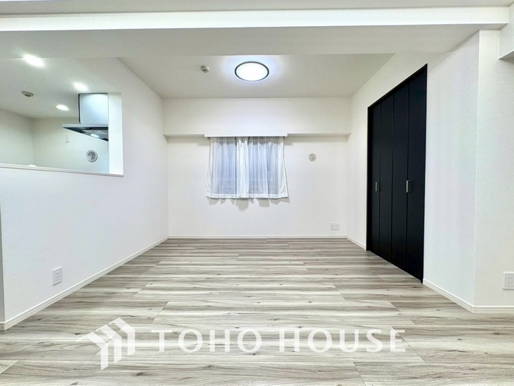 内装 ◆陽光◆が差し込む。この開放的なLDKに家族の笑顔が集う。家族が一緒に過ごす空間は明るく、そして居心地よく。