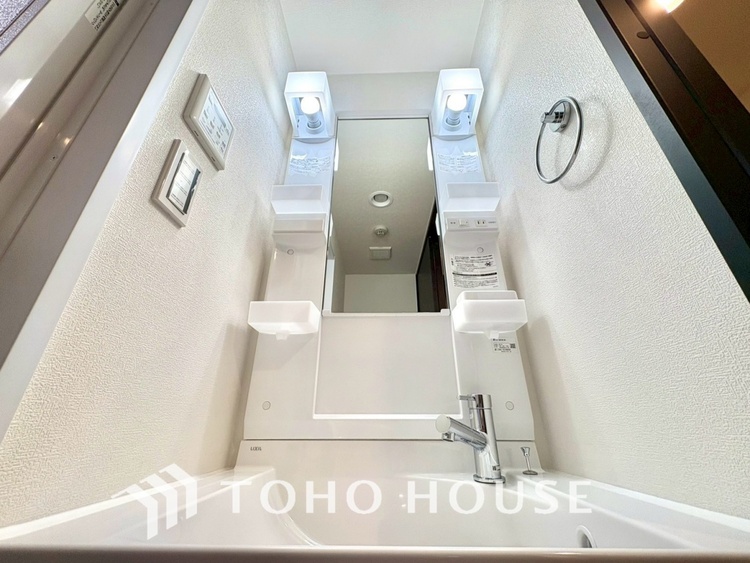 洗面 ◆快適◆煌びやかな暮らしの中にも忘れたくない快適さ。大きな収納が助けてくれます。