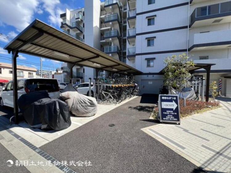 その他 【駐輪場】屋根付きで、雨の日でも安心して駐車できます。