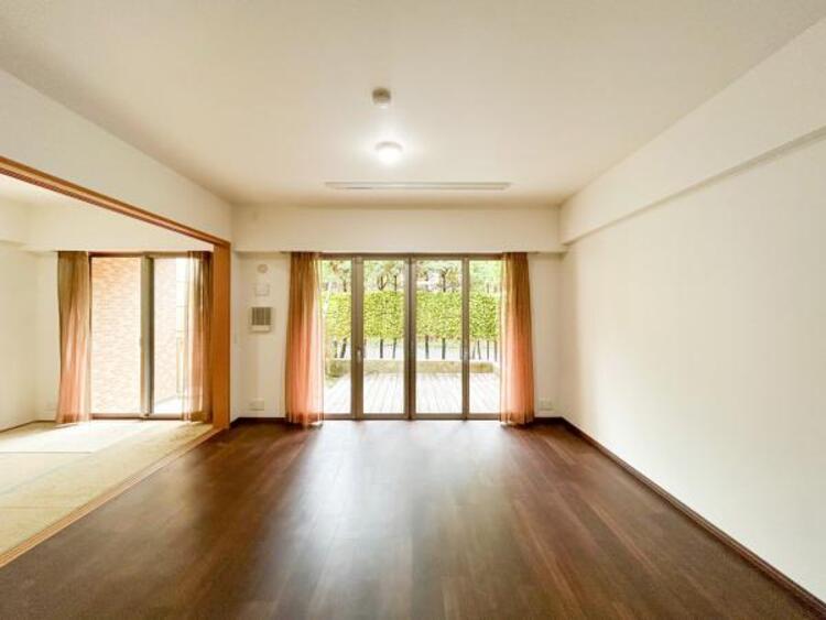 居間 【リビング】1日の中で最も長い時間を過ごすことになるリビングだからこそいつも笑顔があふれる空間であるように心掛けています