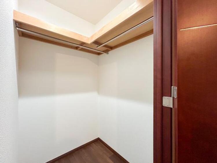 収納 【収納】たっぷりの収納スペースがあれば、季節物の衣類もすっきりしまえるので衣替えも楽ちんで快適に暮らせそうです