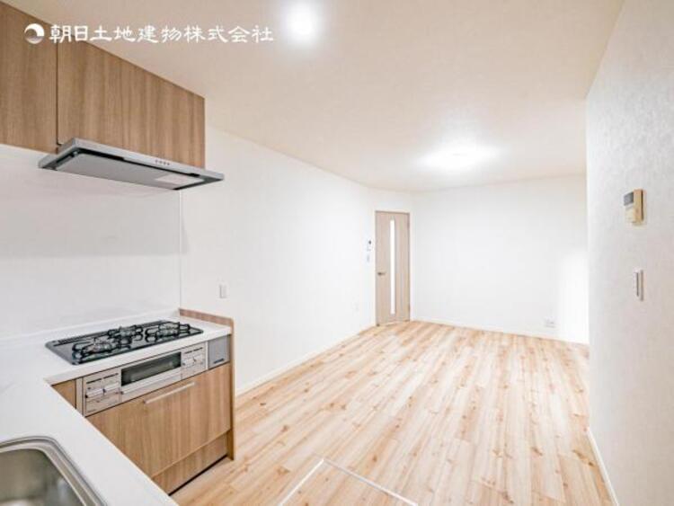 キッチン 【キッチン】リビングダイニングが見渡せるカウンターキッチン！　お料理をする人も開放感が心地いいです。 