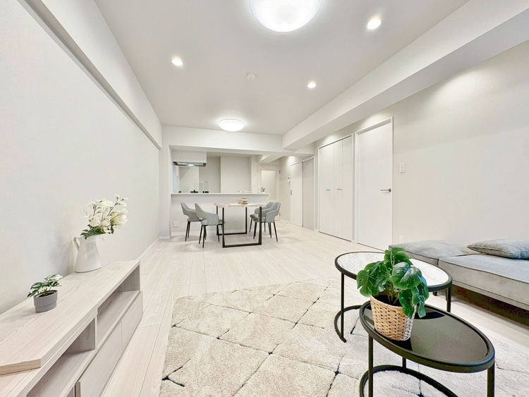 居間 居心地の良い空気感は、暮らしのステージを彩り、心からのやすらぎと満足感を与えてくれます。