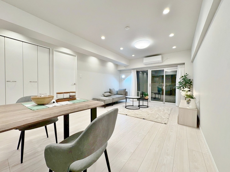 居間 快適に過ごす毎日を求めて、暮らしの中でご自身の「マイホーム」に創り上げてください。