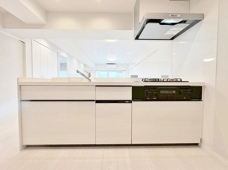 キッチン スマートな意匠と充実の機能を備えたキッチンが、暮らしにおいしい彩りを添えます。