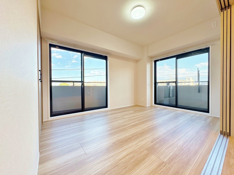 居間 快適に過ごす毎日を求めて、暮らしの中でご自身の「マイホーム」に創り上げてください。