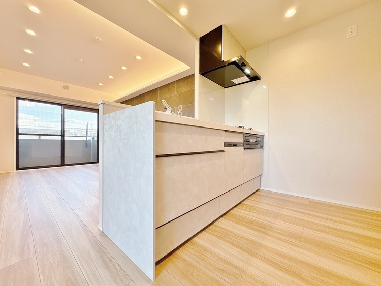 キッチン スマートな意匠と充実の機能を備えたキッチンが、暮らしにおいしい彩りを添えます。