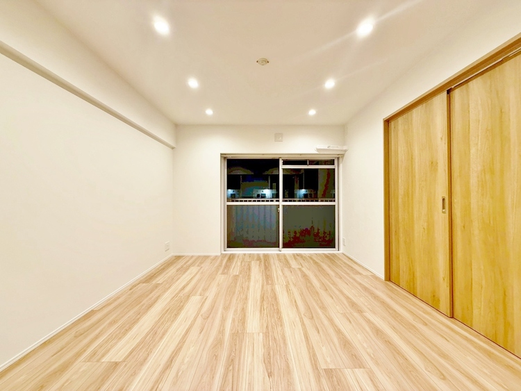 居間 居心地の良い空気感は、暮らしのステージを彩り、心からのやすらぎと満足感を与えてくれます。