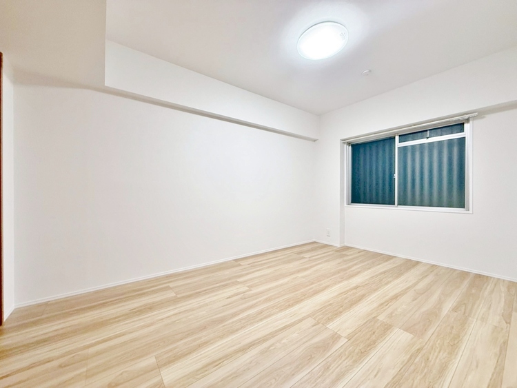 寝室 ベッドも十分に設置するスペースがあります。