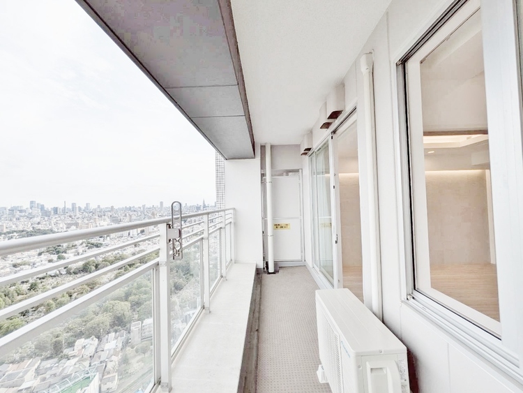 バルコニー 暮らしの中で、光と風を演出してくれるバルコニー。