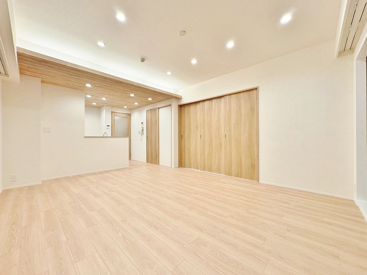 居間 居心地の良い空気感は、暮らしのステージを彩り、心からのやすらぎと満足感を与えてくれます。