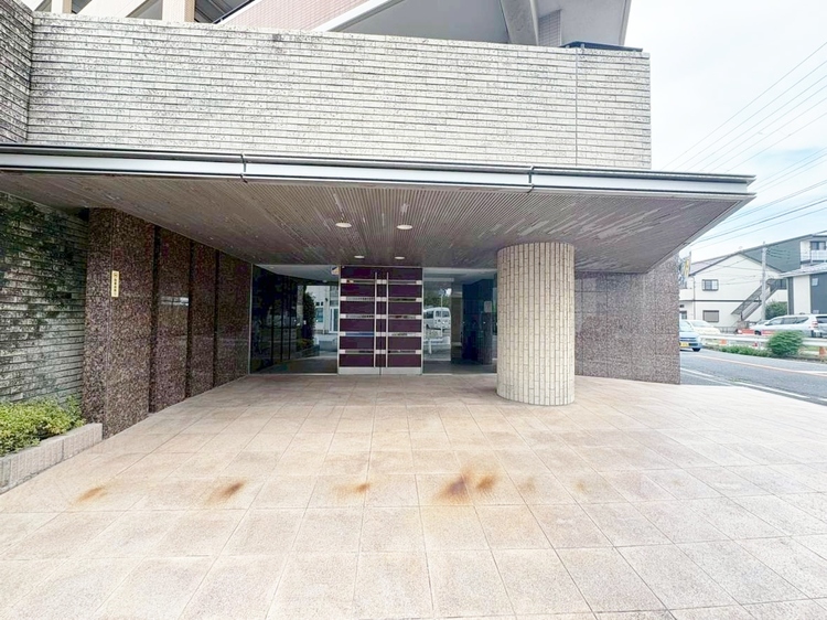 エントランス 外と内をつなぐエントランスは、まさに顔となる場所。