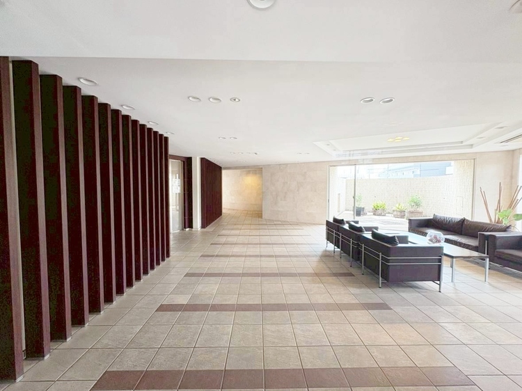 エントランス エントランス内部は、管理が行き届き清潔な共有スペースとなっています。