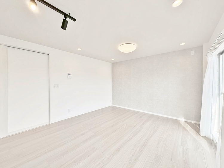 居間 居心地の良い空気感は、暮らしのステージを彩り、心からのやすらぎと満足感を与えてくれます。