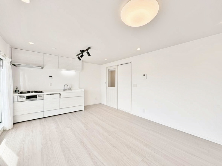 居間 快適に過ごす毎日を求めて、暮らしの中でご自身の「マイホーム」に創り上げてください。