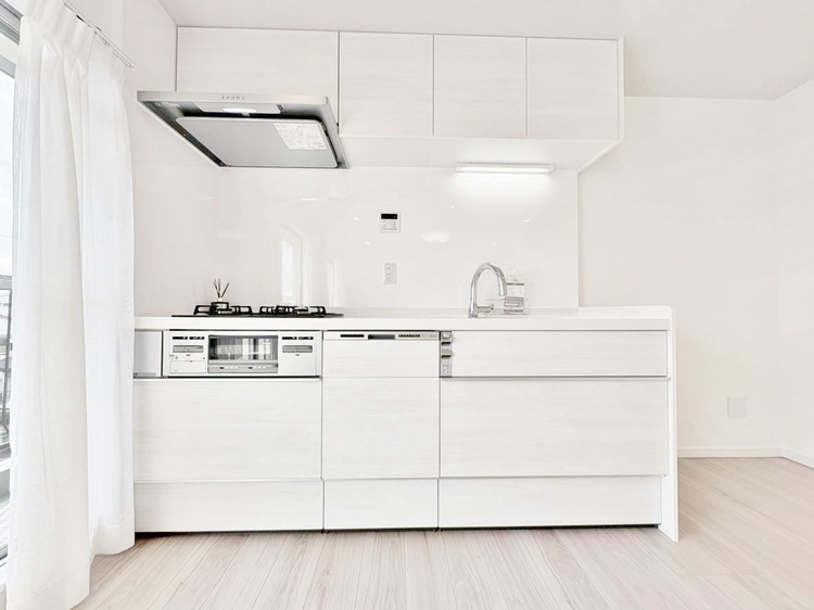 キッチン スマートな意匠と充実の機能を備えたキッチンが、暮らしにおいしい彩りを添えます。