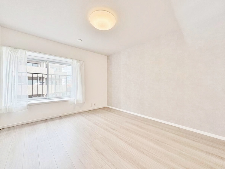 寝室 ベッドも十分に設置するスペースがあります。