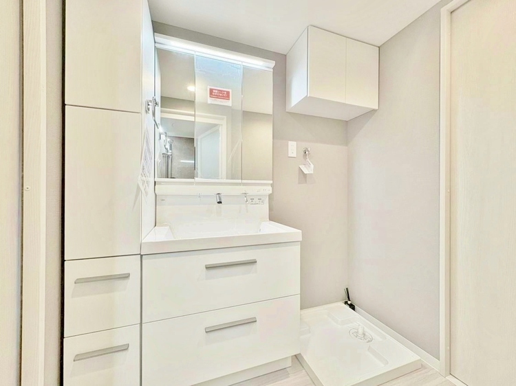 洗面 何かと物が増える場所だからこそ、スッキリと見映えの良い空間に。