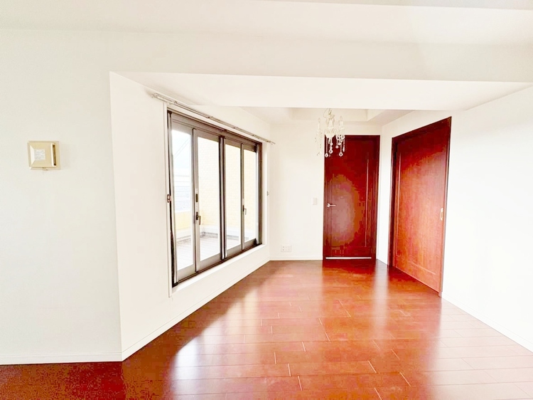 居間 居心地の良い空気感は、暮らしのステージを彩り、心からのやすらぎと満足感を与えてくれます。