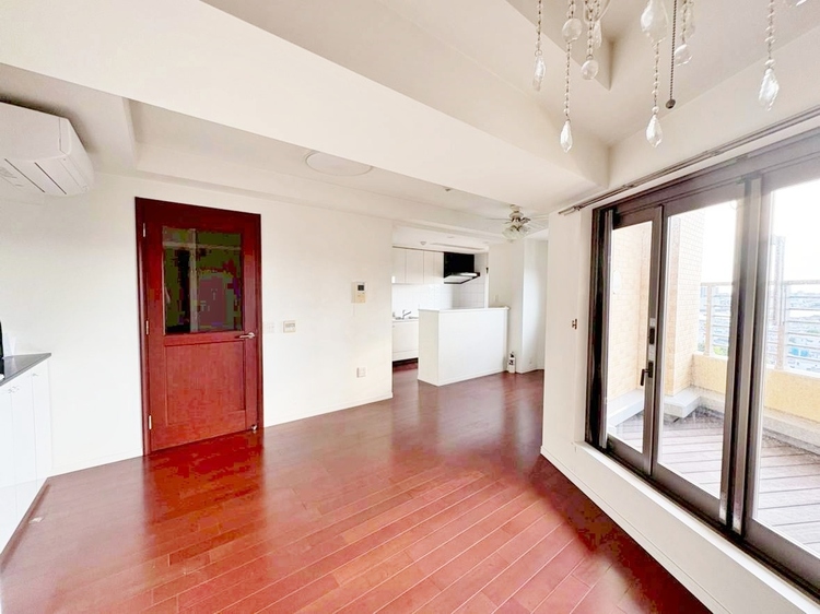 居間 飾り過ぎないシンプルな内装と偏り過ぎないデザインで統一しました。