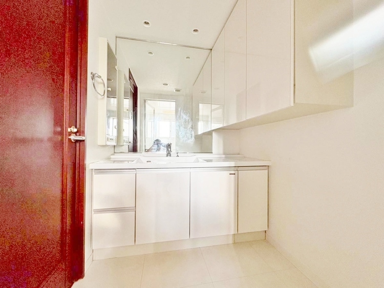 洗面 何かと物が増える場所だからこそ、スッキリと見映えの良い空間に。