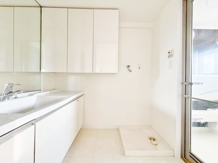 洗面 清潔感と心地よさを重視した、上質感漂うパウダールーム。