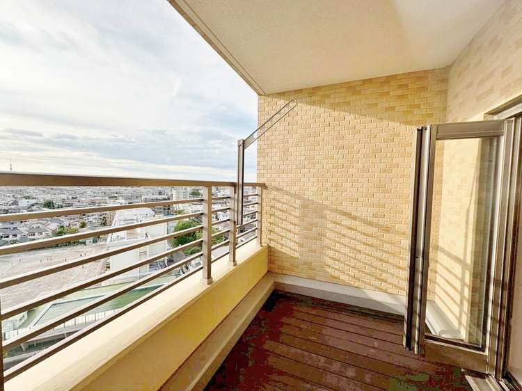 バルコニー 暮らしの中で、光と風を演出してくれるバルコニー。