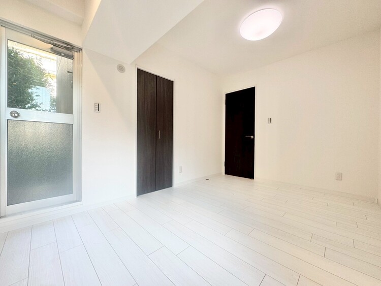 居間 居心地の良い空気感は、暮らしのステージを彩り、心からのやすらぎと満足感を与えてくれます。