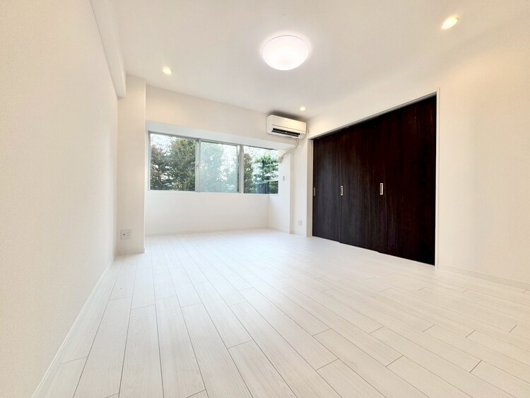 居間 快適に過ごす毎日を求めて、暮らしの中でご自身の「マイホーム」に創り上げてください。