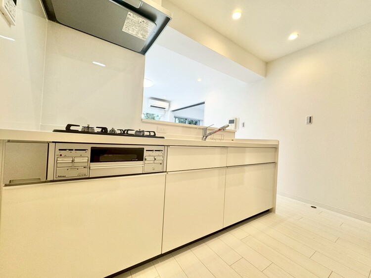 キッチン スマートな意匠と充実の機能を備えたキッチンが、暮らしにおいしい彩りを添えます。