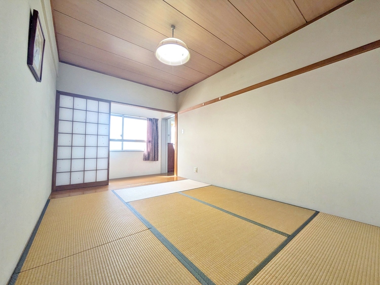 内装 ぬくもりを感じながら、落ち着く和室でくつろぎの空間を。