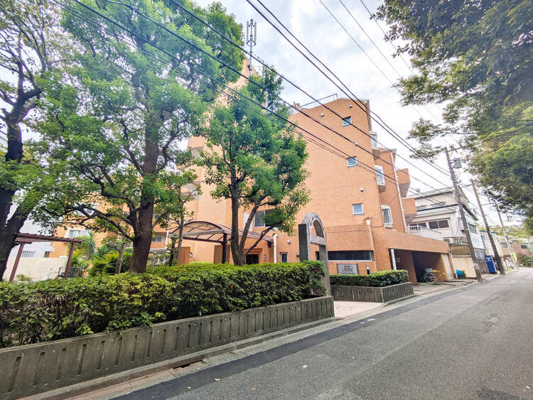 外観 現地に足をお運びいただいた際には、周辺散策などをお勧めいたします。