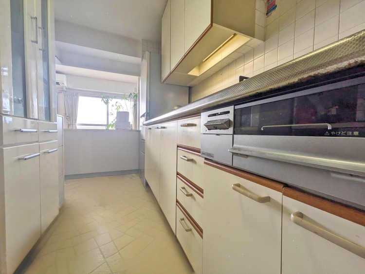 キッチン スマートな意匠と充実の機能を備えたキッチンが、暮らしにおいしい彩りを添えます。