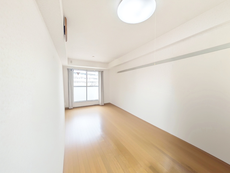 寝室 ベッドも十分に設置するスペースがあります。※ＣＧ加工により家具消しを施しております。