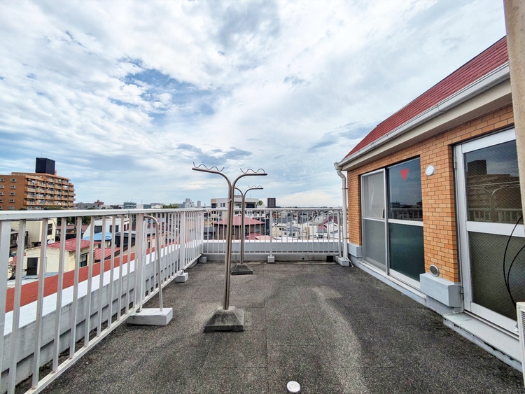 バルコニー 暮らしの中で、光と風を演出してくれるバルコニー。