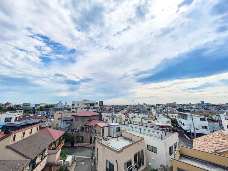 バルコニー 頬をなでる、優しい風を感じることが出来ます。