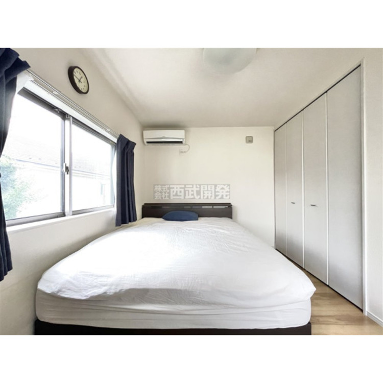 内装 洋服などをすべて収納して室内空間は広々快適