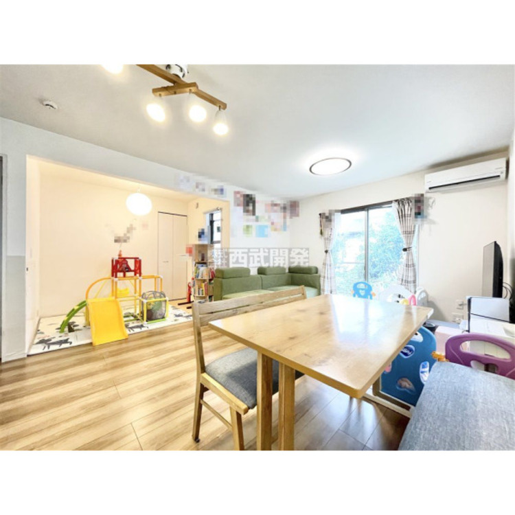 居間 ＬＤＫは家族みんなの快適空間です。お食事したりおしゃべりしたり、家族の絆を育むセントラルスペースです。