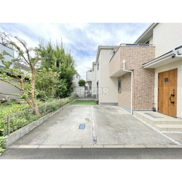 外観 並列2台駐車可能なゆとりのカースペース