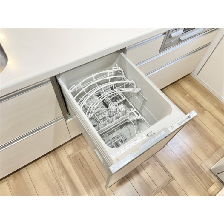 設備 食器洗浄機付です。あらいものは毎日のこと、あれば何かと便利な設備です。