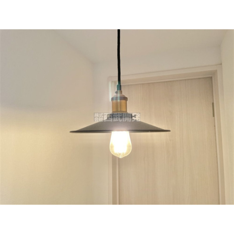 設備 二階トイレの照明器具です。